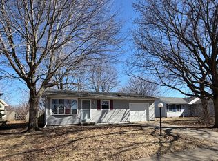 614 Creve Coeur Dr, Champaign, IL 61822