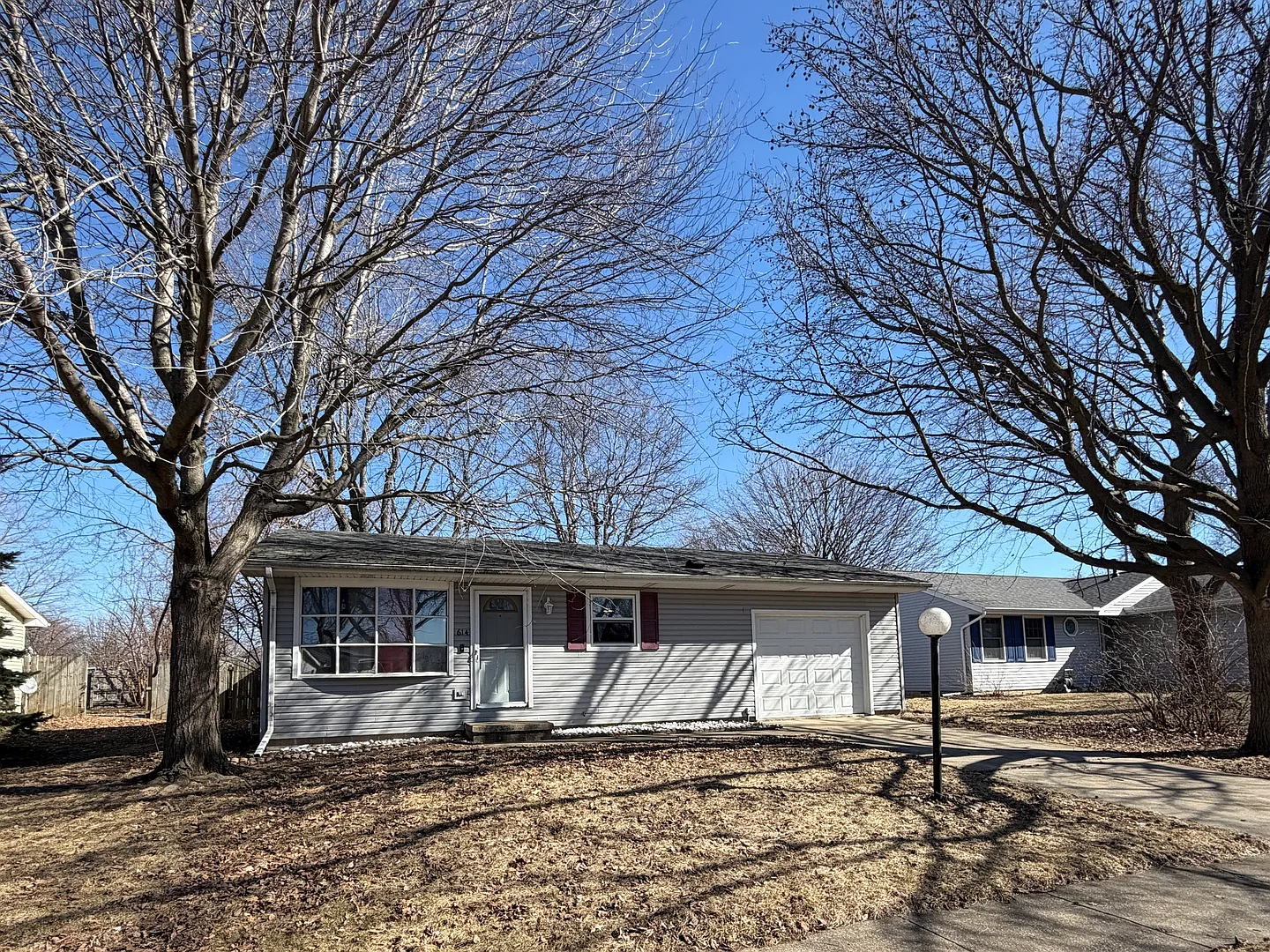 614 Creve Coeur Dr photo 1