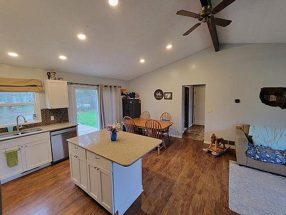 3rd image of 12657 Patricia Ave