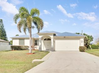 1842 SW Lennox St, Port Saint Lucie, FL 34953