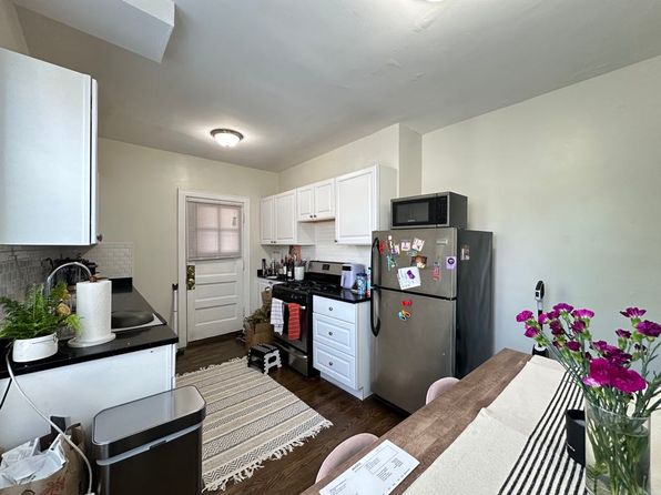 3819.5 N Greenview Ave #E02P