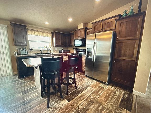 5th image of 243 Red Oak Dr