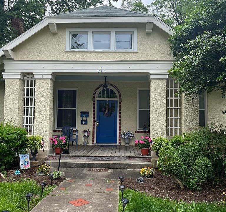 1st image of 915 N Main St