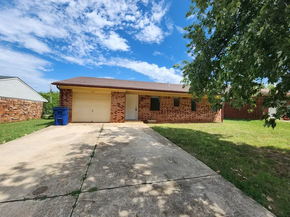 1207 Whispering Gln, Tecumseh, OK 74873