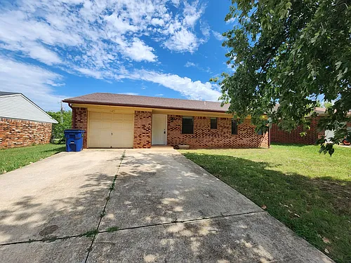 1207 Whispering Glen St Photo 1