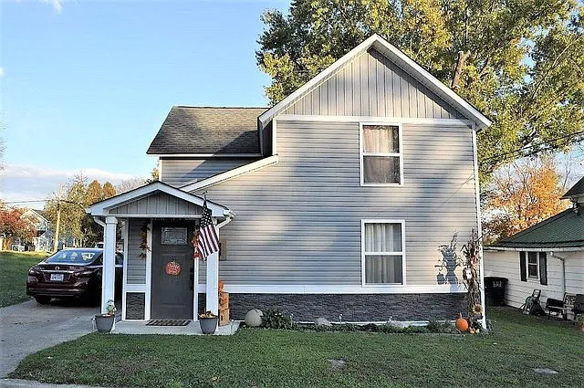 132 S Cedar Ave
