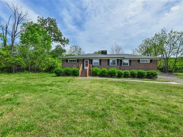 2507 E Woodlyn Way, Greensboro, NC 27407