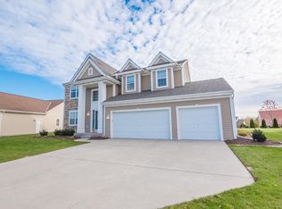 1819 Edgewater Dr, West Bend, WI 53095