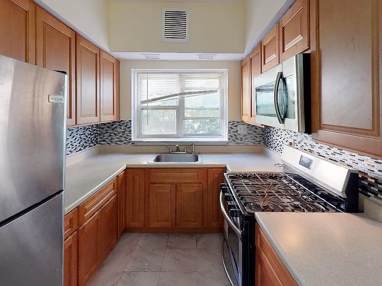 41-40 Union St #1 — Photo 9