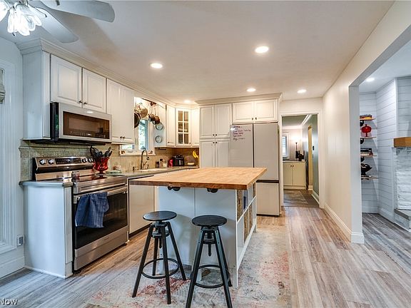 4th image of 1501 Corrib Ave NW