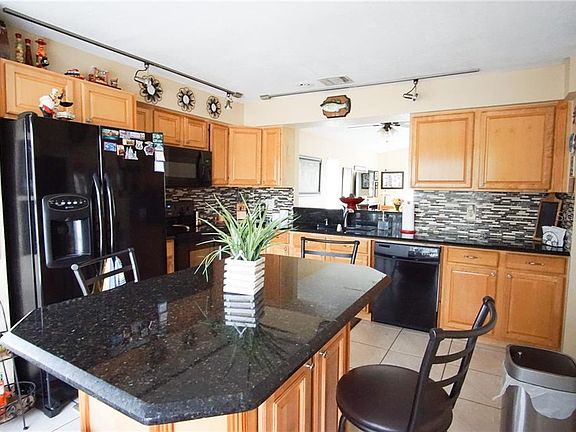 5th image of 175 Coral Reef Cir