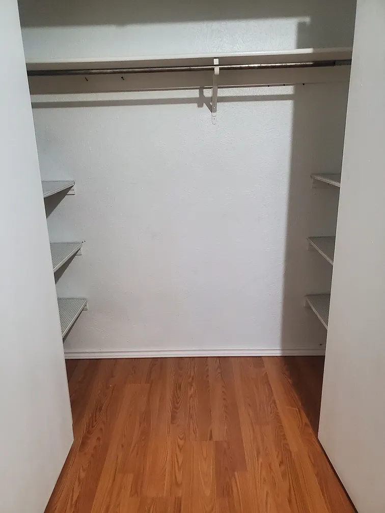 4 bed, 2500 sqft, $2,000 — Photo 3