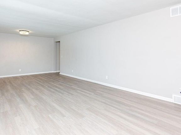 5th image of 6547 S Oak Knoll Dr