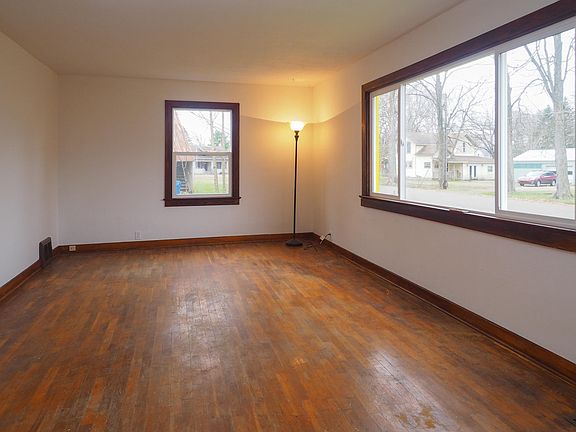 3rd image of 120 N Kingsbury Ave