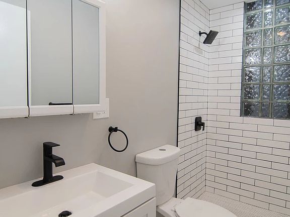 5th image of 1942 N Lincoln Ave APT 1R
