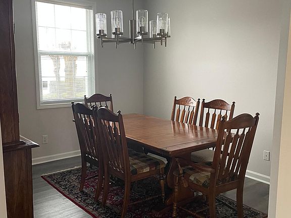 3rd image of 667 Bedford Ct