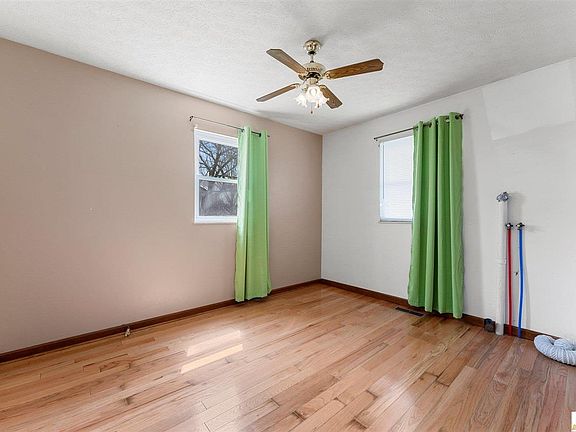 2nd image of 75 Buell Ave