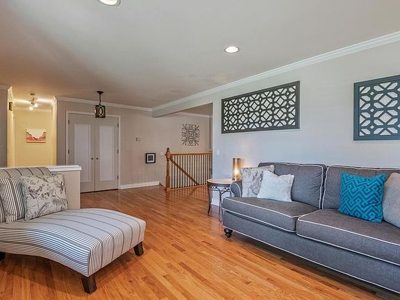 4th image of 3651 S Hillcrest Dr