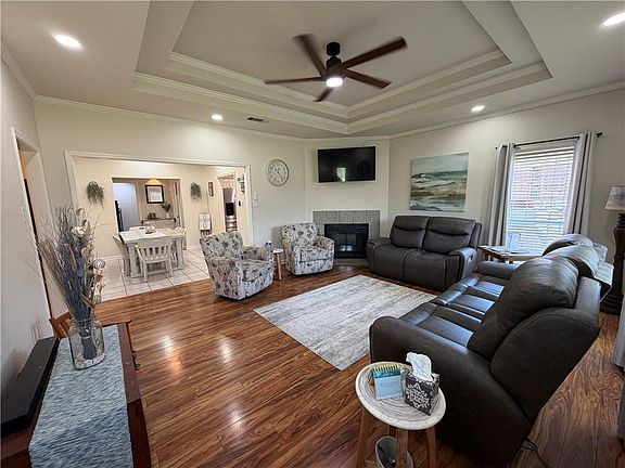 4th image of 308 Twin Oaks Rd E