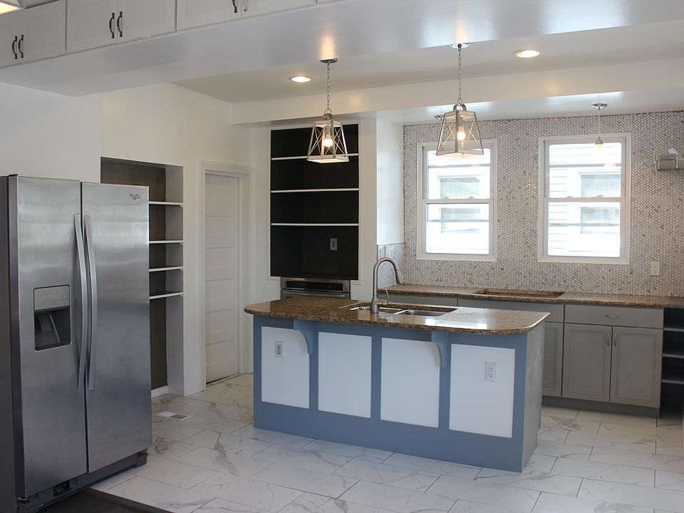 Beautiful Kitchen with overhead cabinets and plenty of Storage