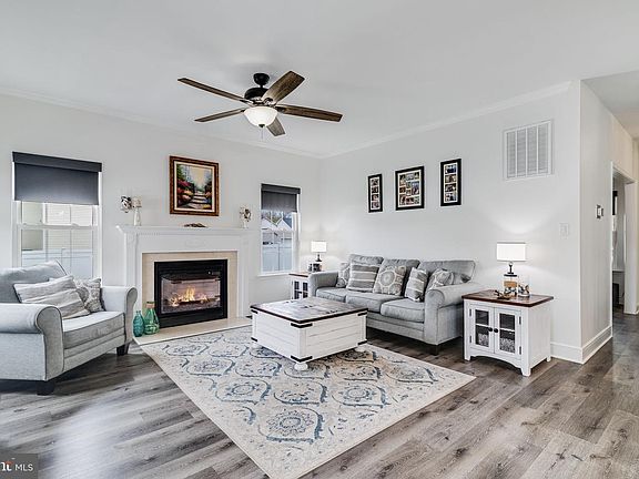 3rd image of 22255 Goldenrod Dr