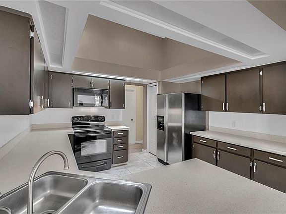 5th image of 2976 Erskine Dr