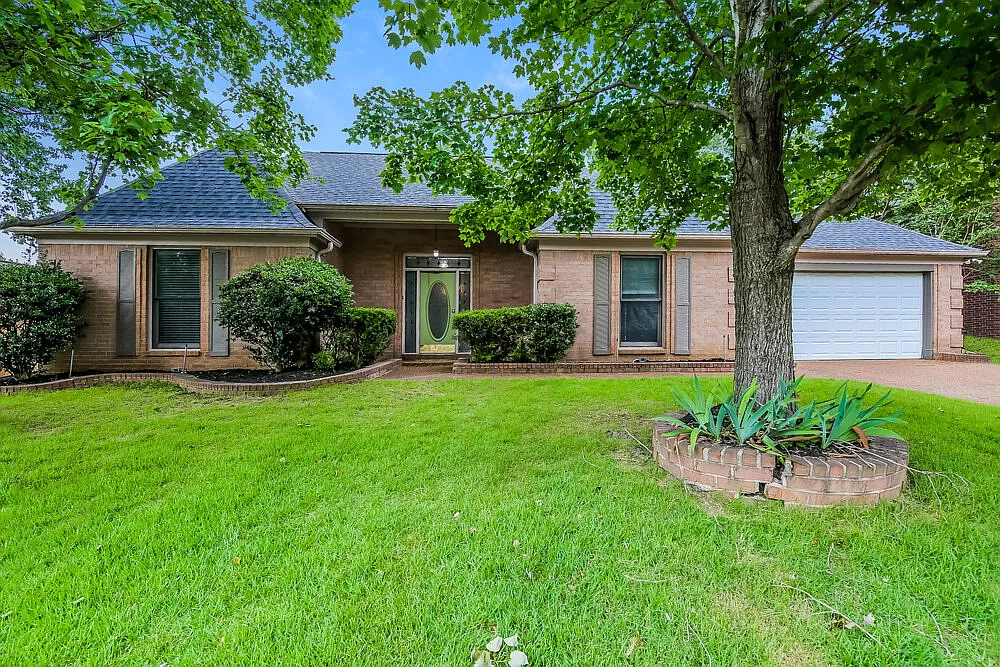 3 bed, 2.0 bath, 1960 sqft, $2,010 — Photo 1
