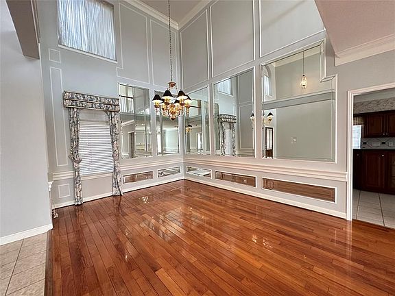 4th image of 1103 Gloria Ct