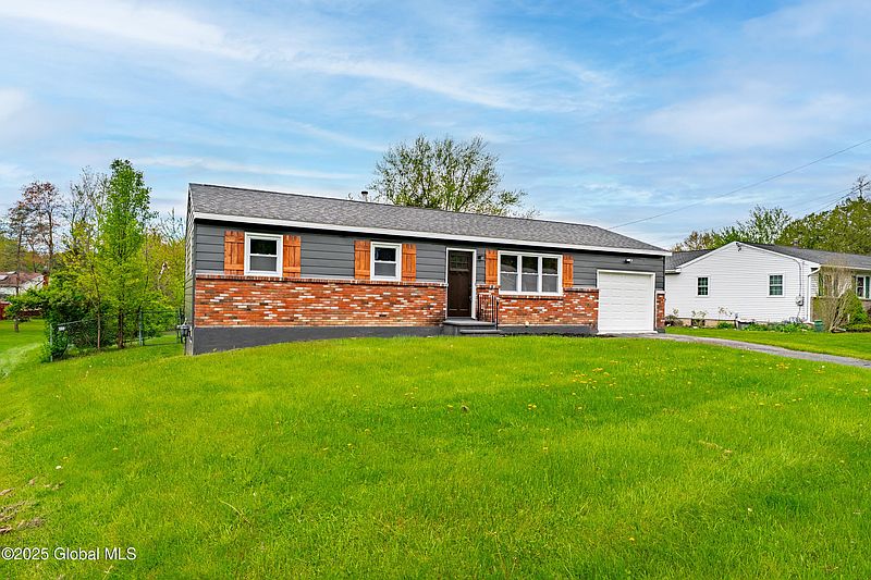 3rd image of 8 Jennell Drive