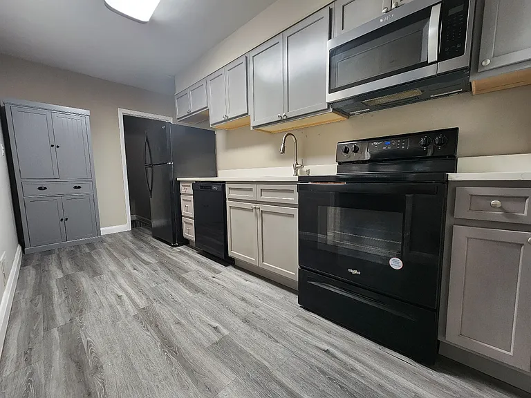 33 Darrow Dr — Photo 2
