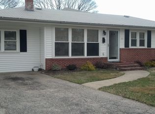 22 Red Robin Rd, Cranston, RI 02920