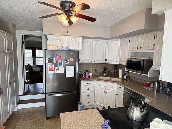 So much cabinet & storage space