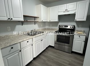 326 Stratford Way APT 2, Holland, MI 49423
