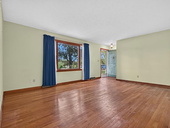 5th image of 1593 Vermilion Rd