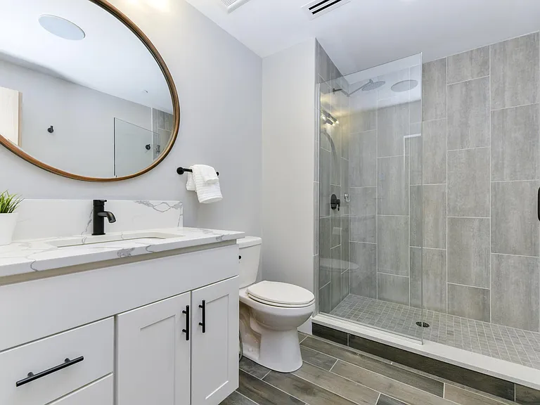 170 W Broadway #204 — Photo 15