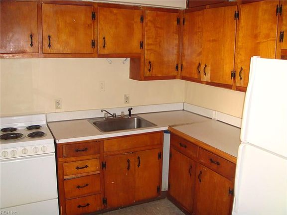 3rd image of 1513 Kingston Ave #B
