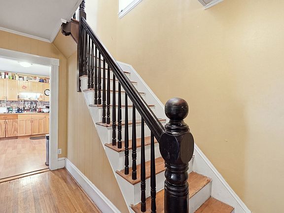 4th image of 95 Cedar St