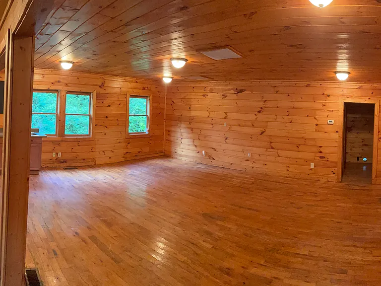 723 Bridge Creek Rd — Photo 3