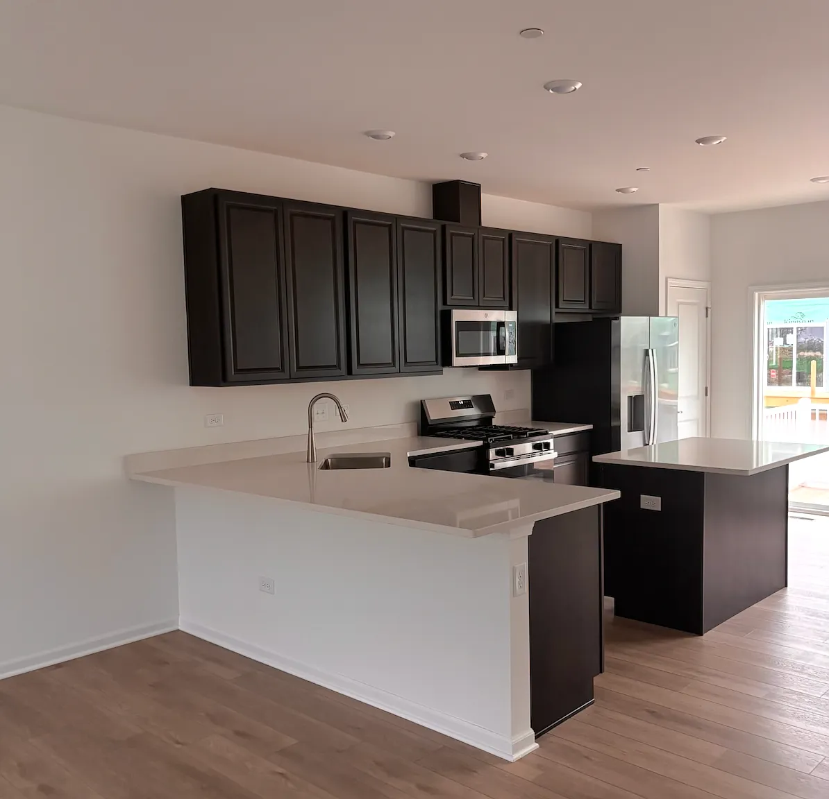 3 bed, 1764 sqft, $3,200 — Photo 2