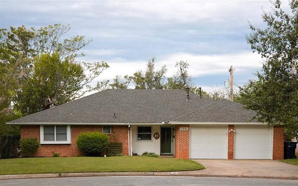 1st image of 2701 N Moulton Dr