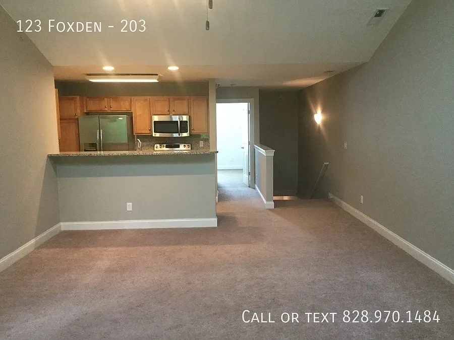 Amazing Townhouse in prime location!! — Photo 2