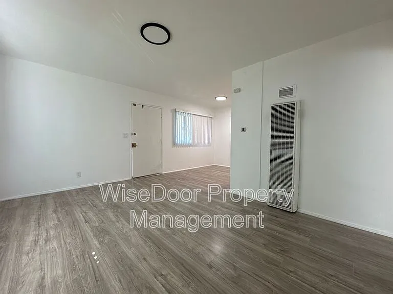 1409 W Lingan Ln #11 — Photo 6