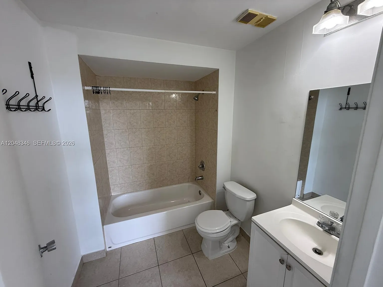 Royal Palms Condo — Photo 4