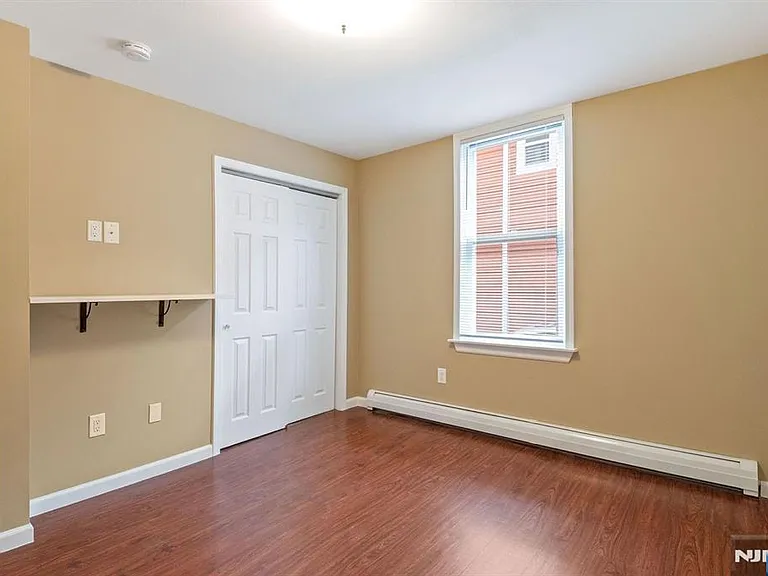92 Windsor St — Photo 14