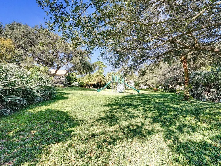 260 Seabreeze Cir — Photo 10