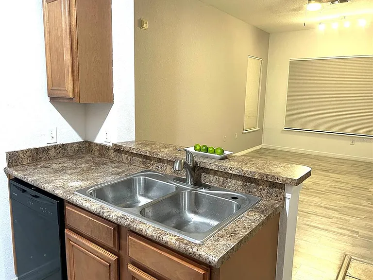 6137 Metrowest Blvd #307 — Photo 10