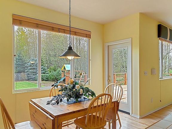 4th image of 28618 NE 151st Pl