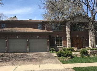 150 Aspen Way, Deerfield, IL 60015