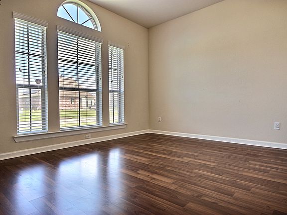 4th image of 30918 Creek Bend Ave