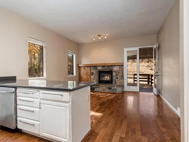 1656 W Silver Springs Rd — Photo 20